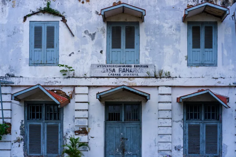 Crumbling Grandeur: The Forgotten Dutch Mansions of Semarang Finding New Life