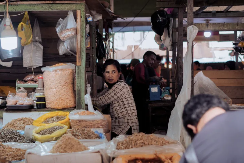 She Runs This Block: The Single Mothers Quietly Building Semarang's Shadow Economy